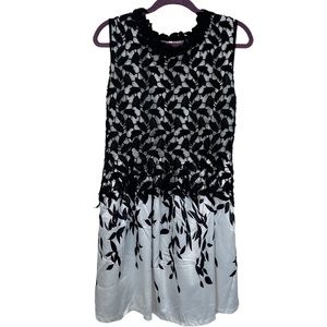 Beautiful special occasion dress in black and white. Size XXL